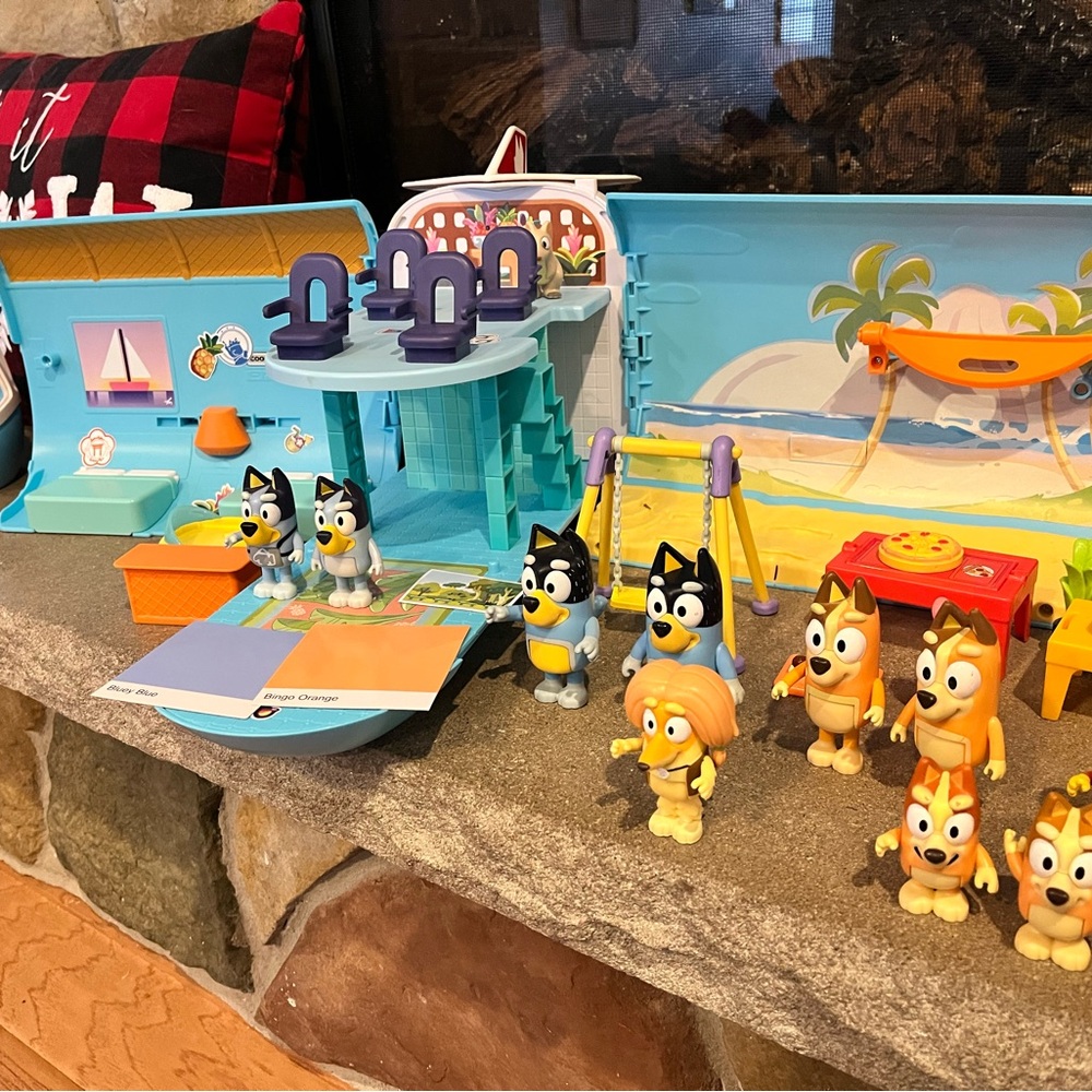 Huge Bluey toy lot!!